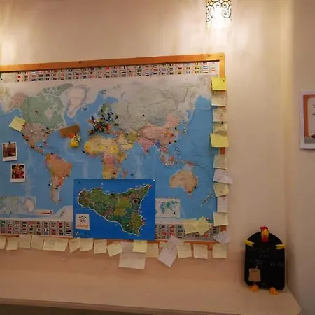 לינה וארוחת בוקר Liberty Palace